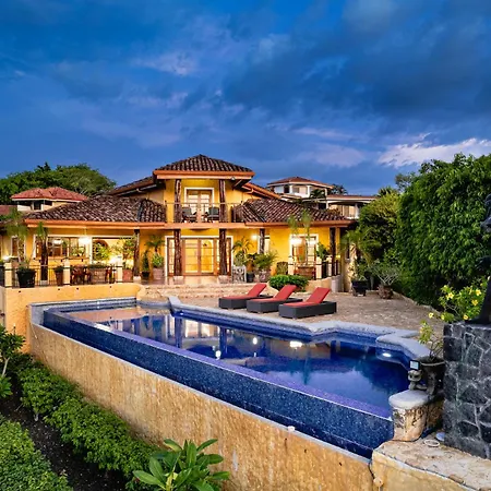 Casa Amarilla Villa